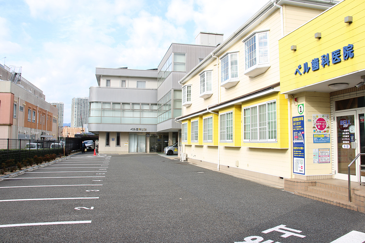 ベル歯科医院 敷地内駐車場 全体(11台分)